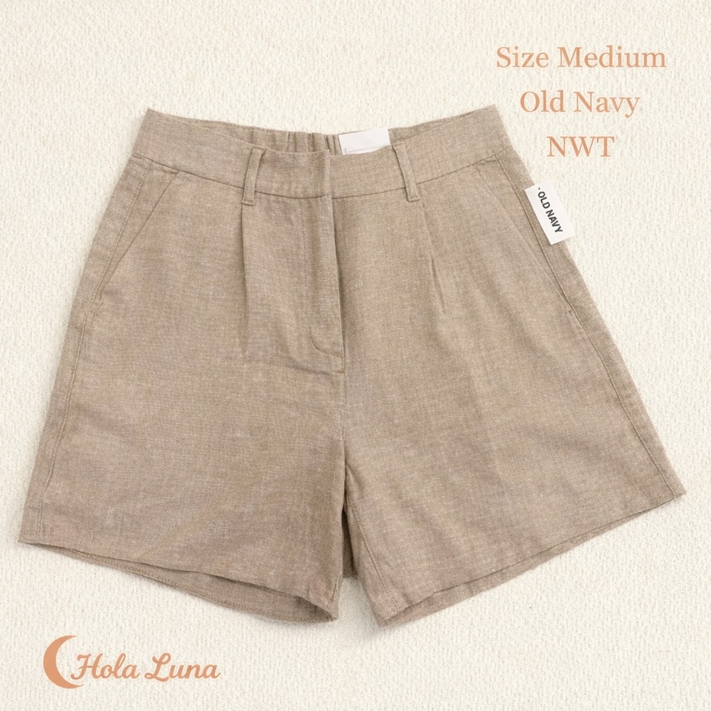 OLD NAVY WOMENS TAN SHORTS